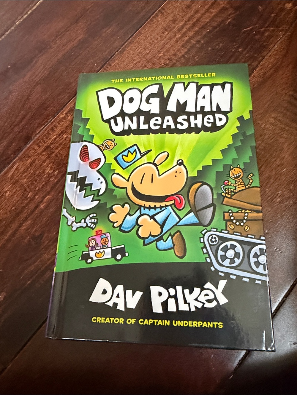 Scholastic Dog Man Unleashed – Green, Black and Yellow Cartoon Cover